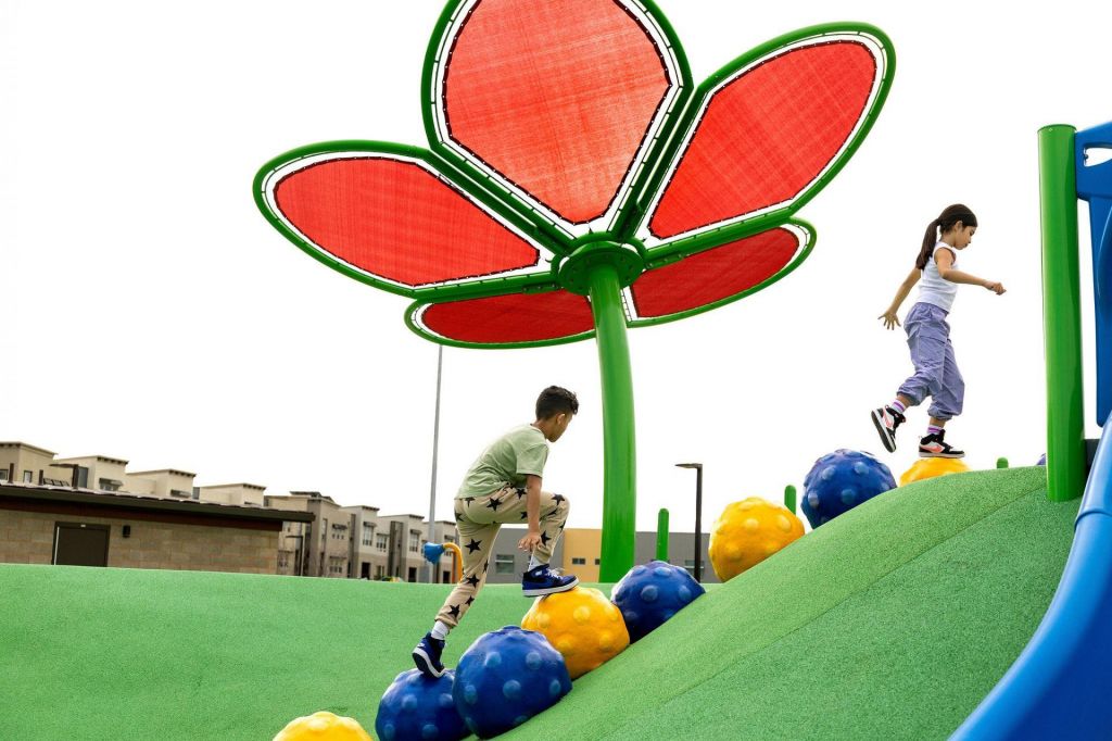 delano-manongs-flower-shade-03.jpg#asset:14908