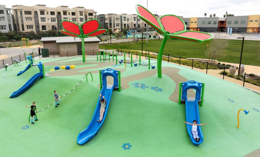 delano-manongs-flower-shade-04.jpg#asset:14909