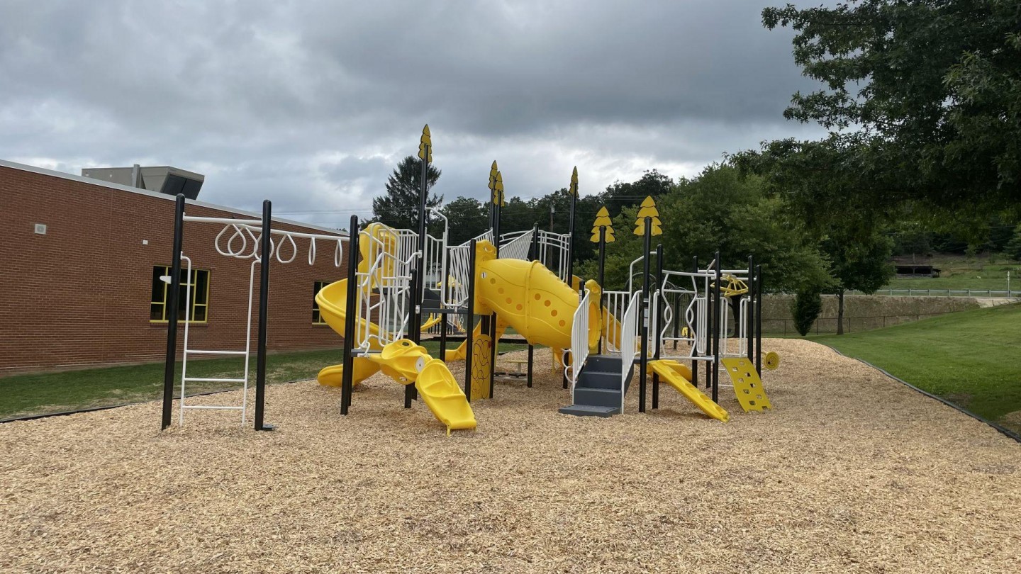 Elementary School Playground–… | Cunningham Recreation